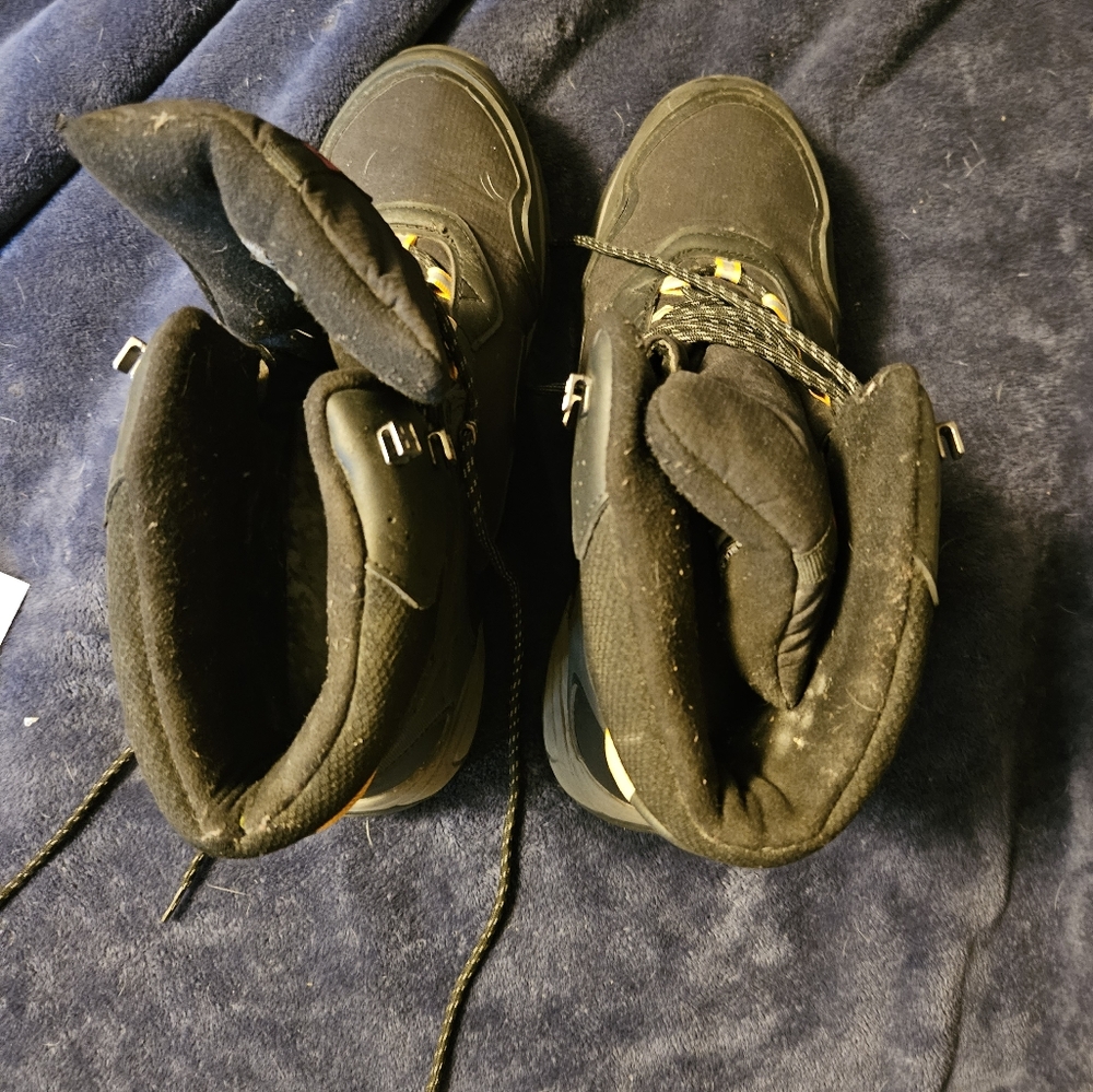 Steel toe boots